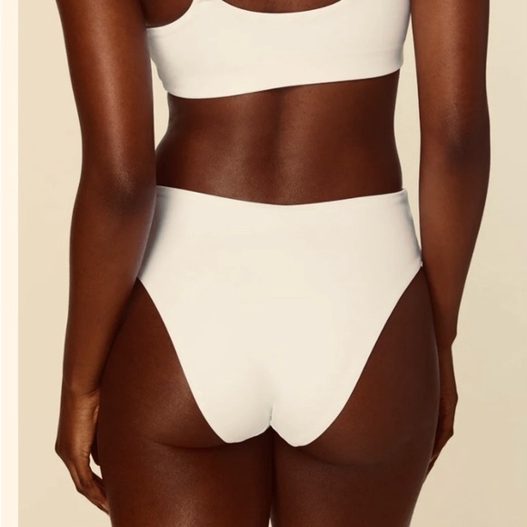 NWT Andie Swim The 90’s High Waist Bikini Bottom White and Gold Ribbed Size Med - Picture 4 of 8